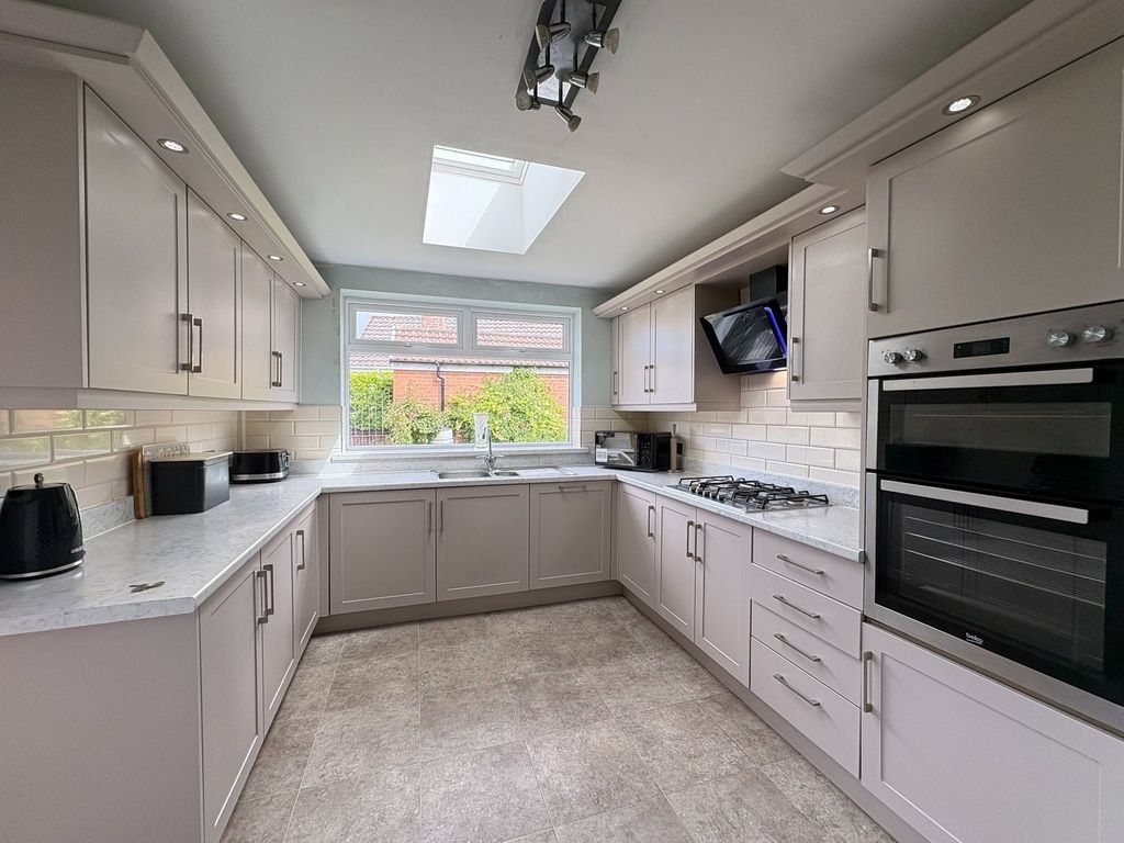 Property photo 2 of 42