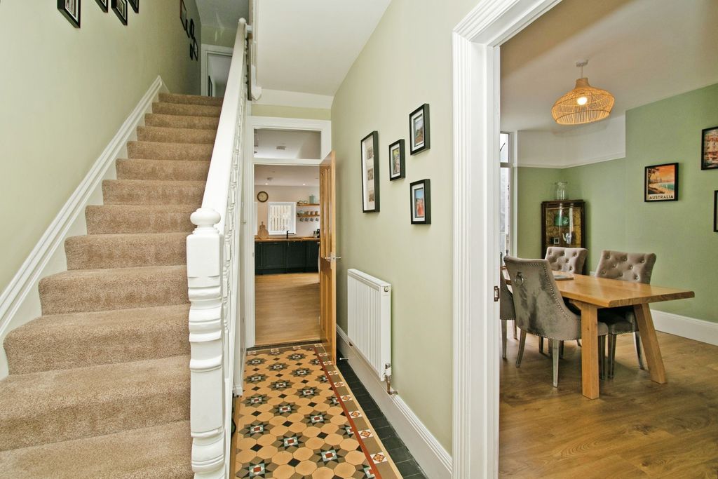 Property photo 2 of 36
