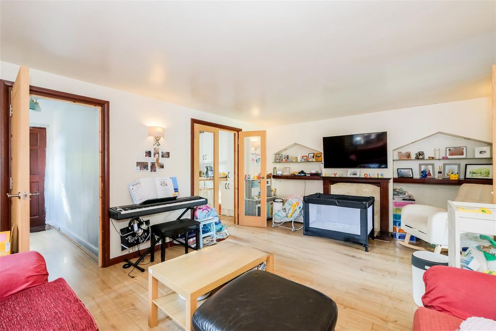 Property photo 2 of 21