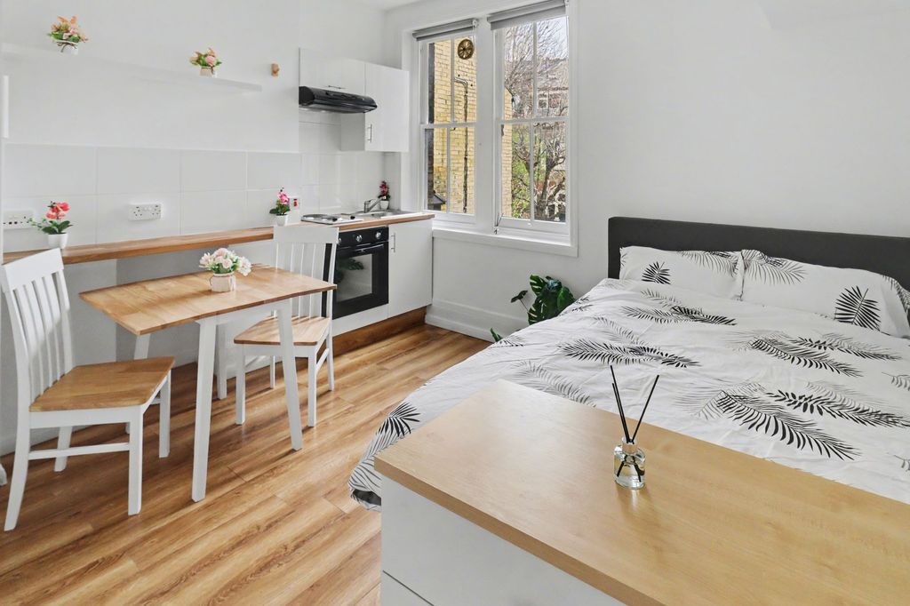 Property photo 1 of 5