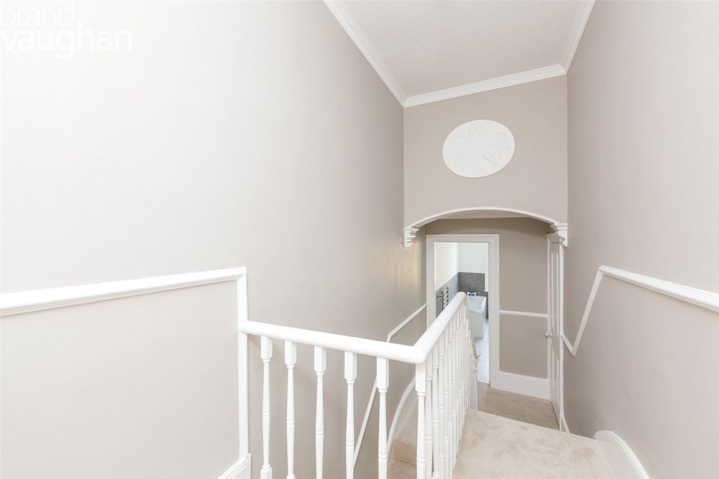 Property photo 2 of 10 Hallway