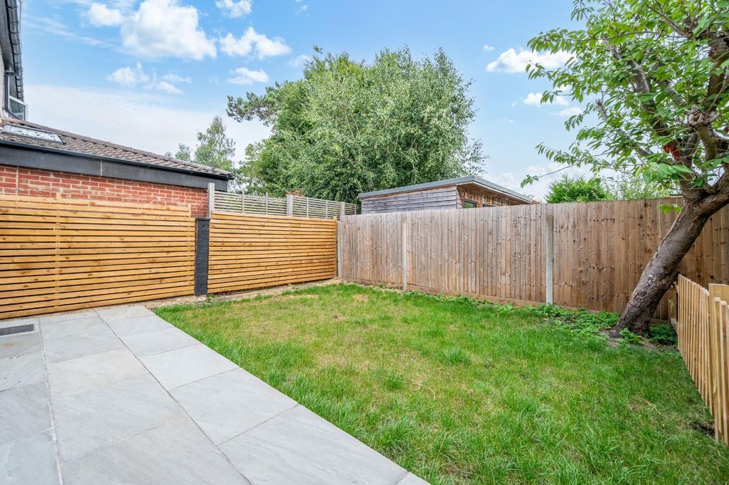Property photo 2 of 13 Ewell Park Way,  (13).Jpg