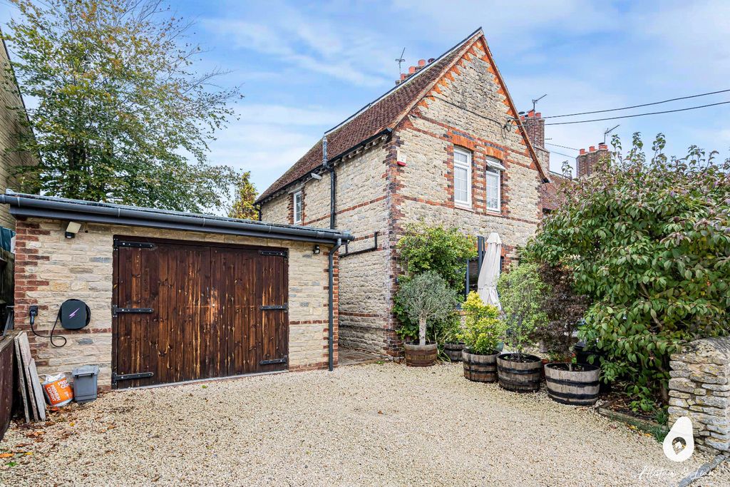 Property photo 1 of 36 6094981