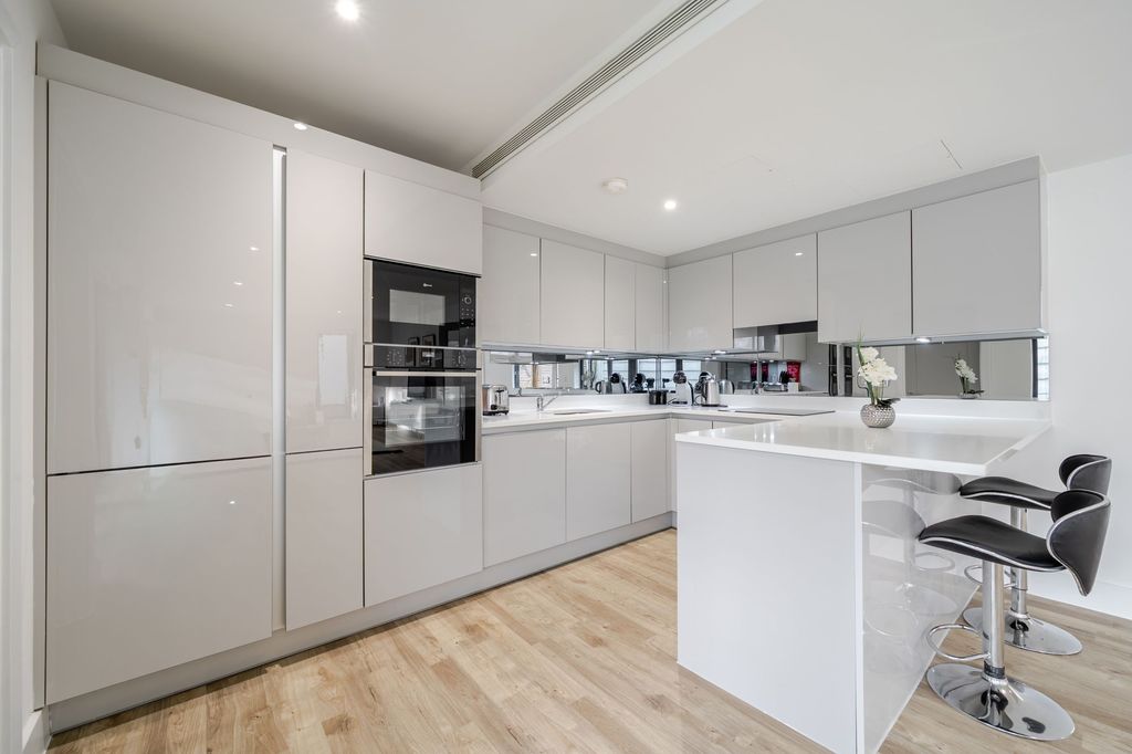 Property photo 2 of 27