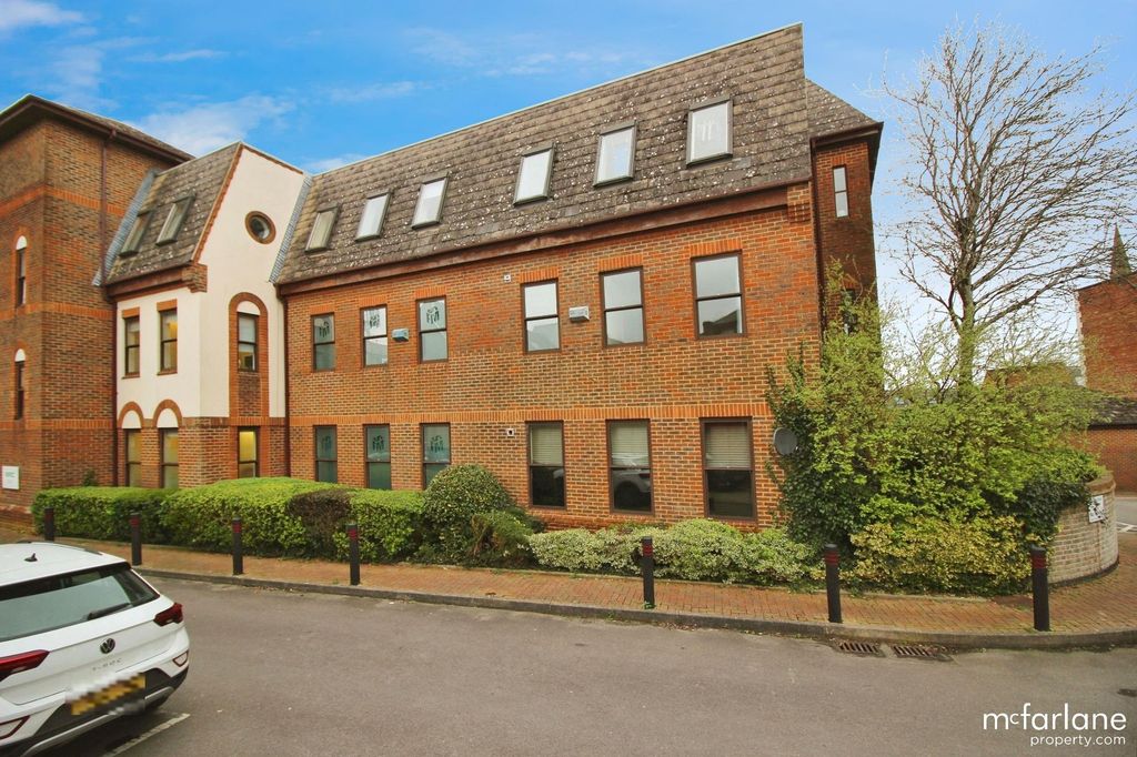 Property photo 1 of 2