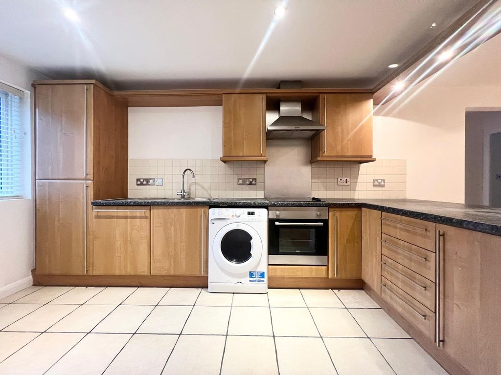 Property photo 2 of 8 Kitchen