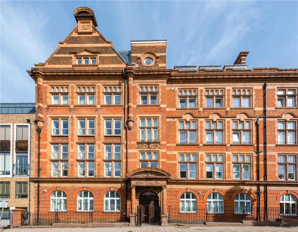 Property photo 3 of 21 Picture No. 02