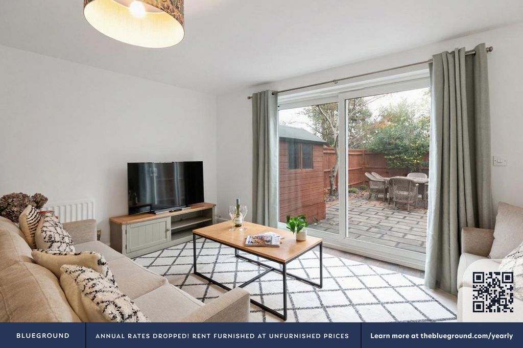 Property photo 3 of 20 Living Room