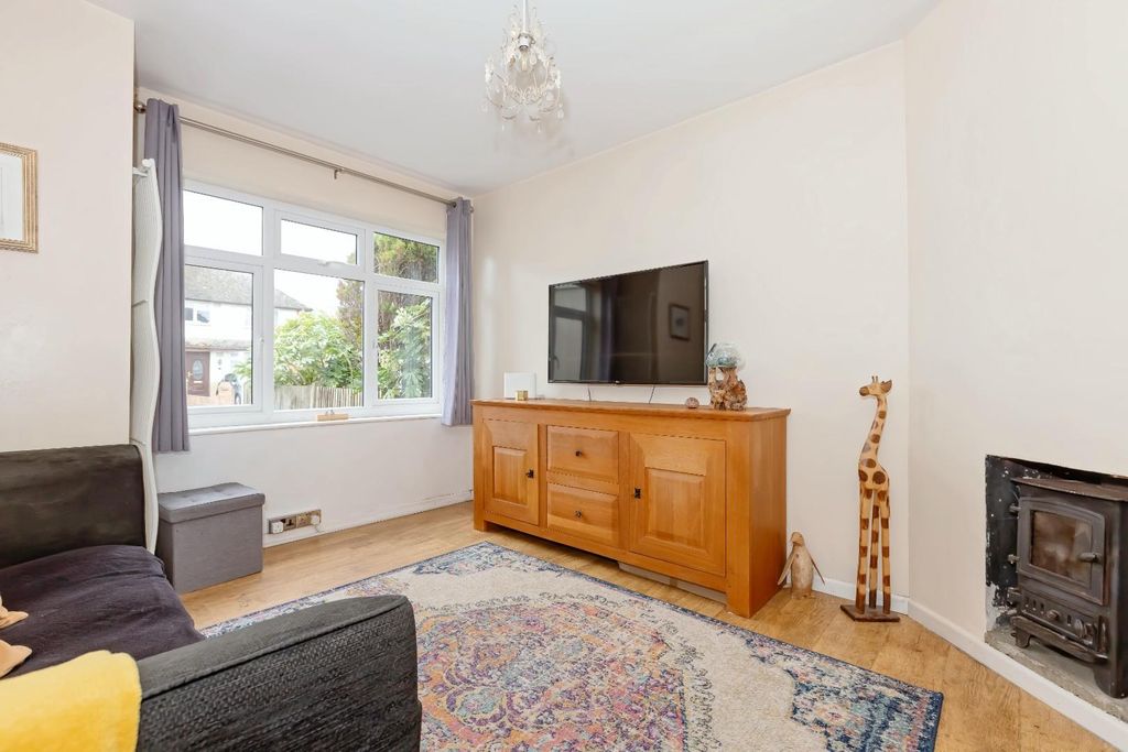 Property photo 2 of 20 West Way_6.Jpg