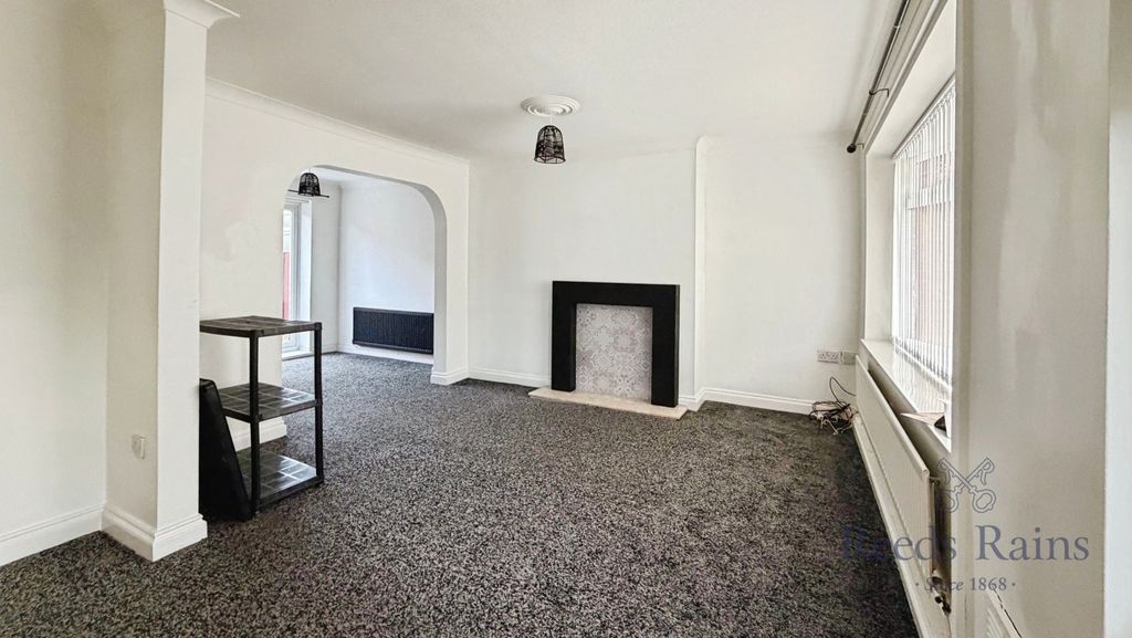 Property photo 2 of 10 Lounge