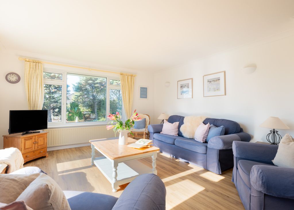 Property photo 3 of 16 6802188Eac17c_16 Trelyn-15