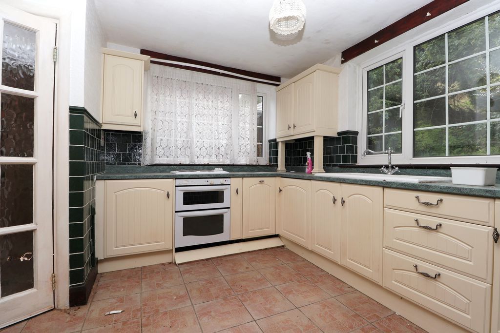 Property photo 3 of 30 Kitchen