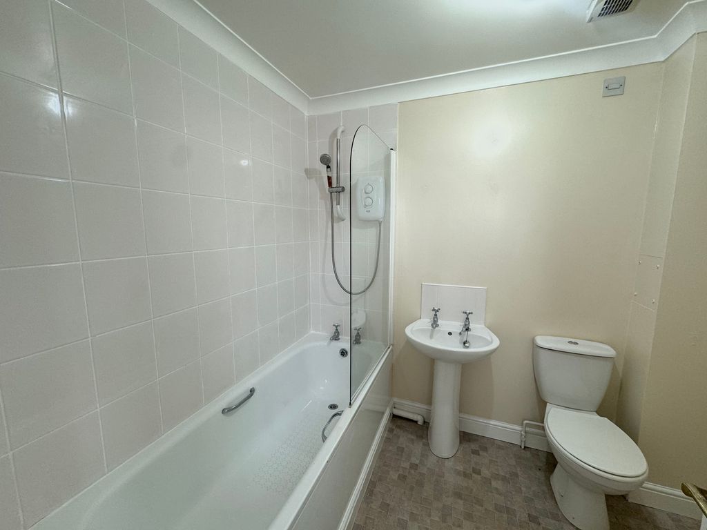 Property photo 3 of 7 Bathroom