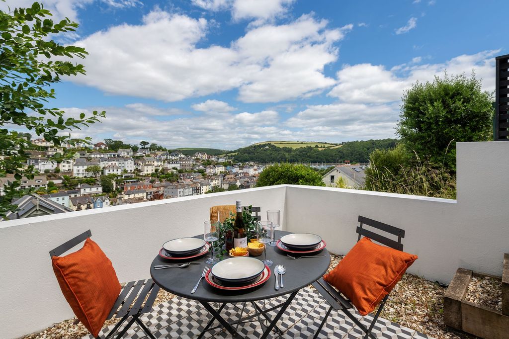 Property photo 2 of 15 Terraced Garden_Bay House, 29 South Ford Road, Dartmouth