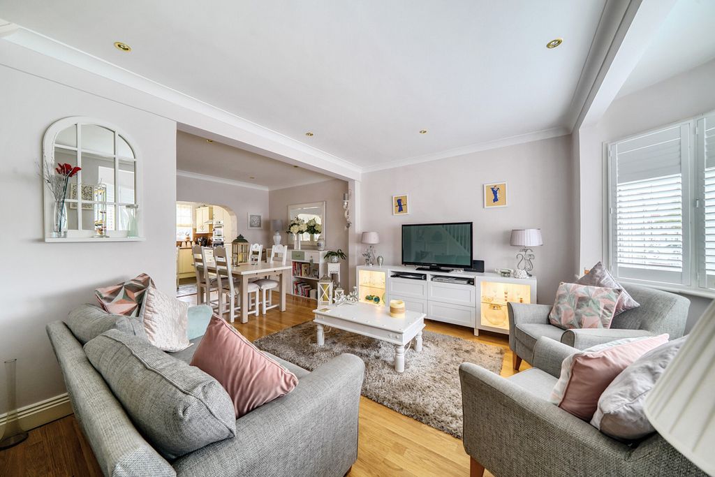 Property photo 2 of 17 1341835-1-68A5Cb4...