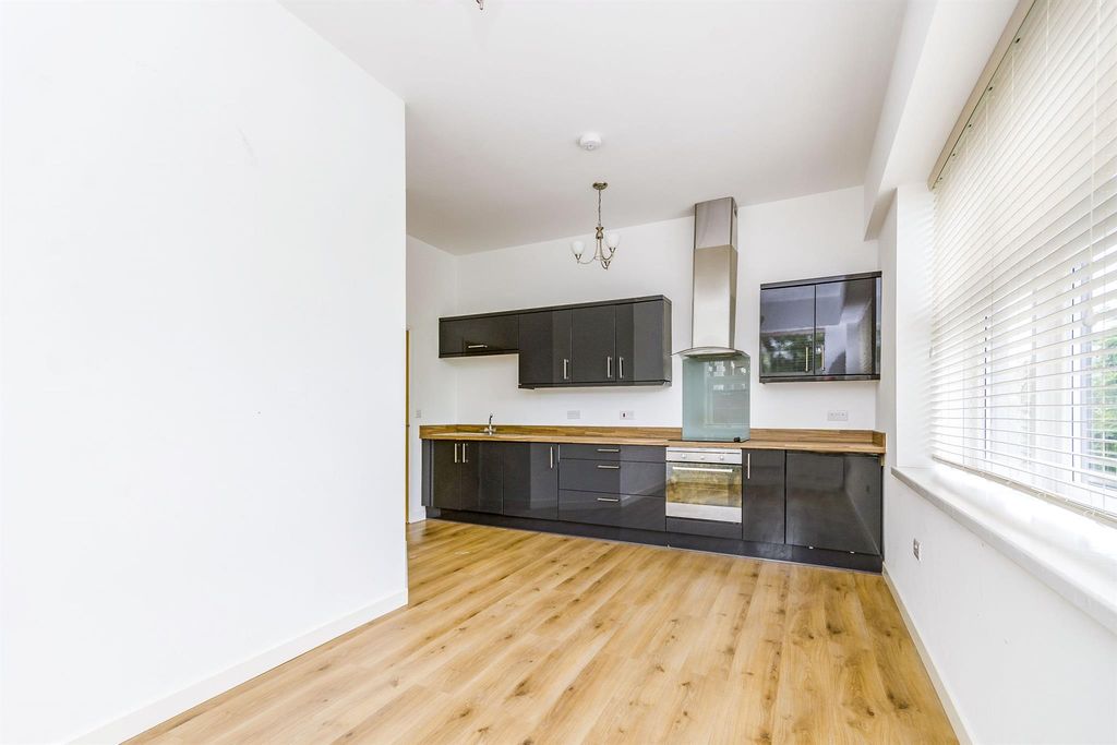 Property photo 1 of 10 Kitchen