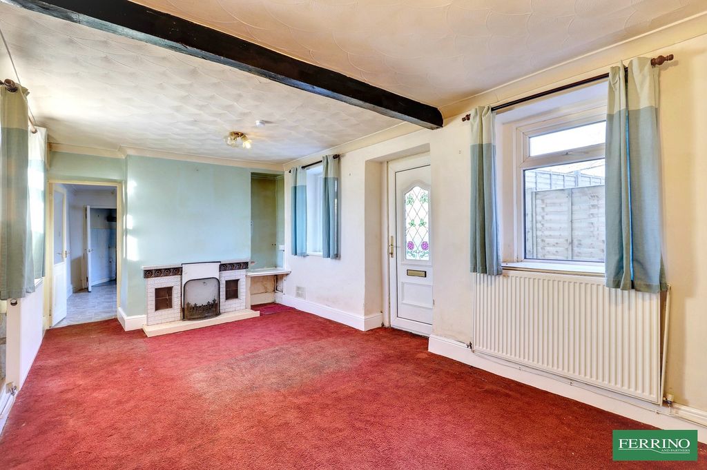 Property photo 3 of 19 Sitting Room