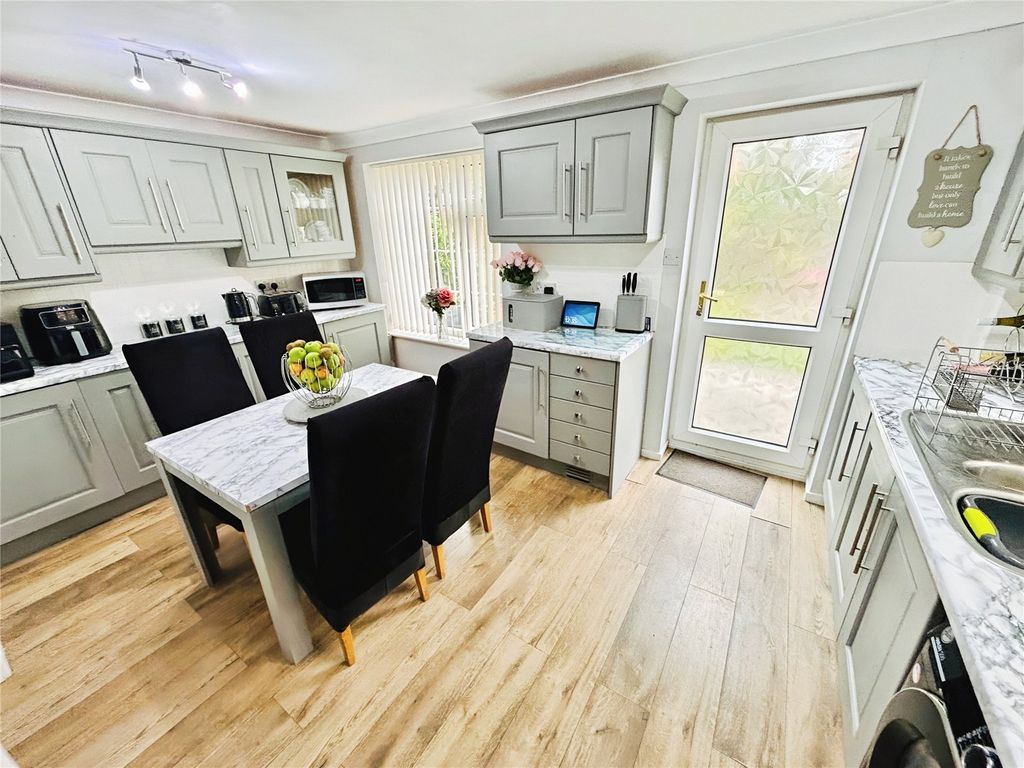 Property photo 3 of 14 Kitchen