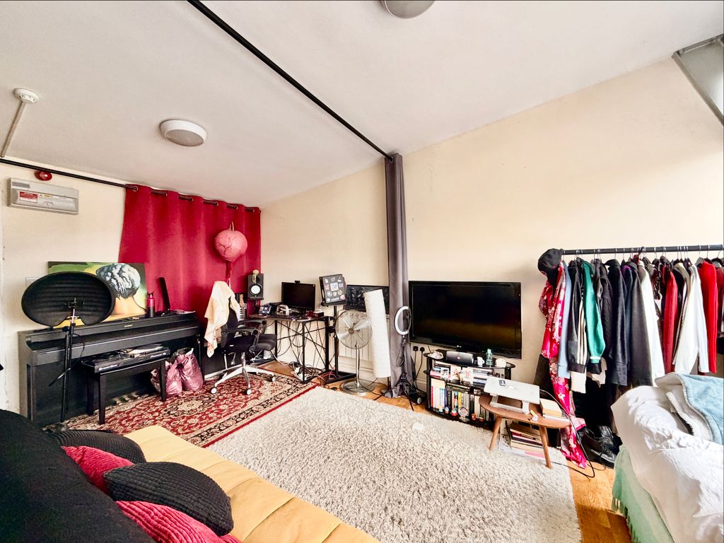 Property photo 1 of 3