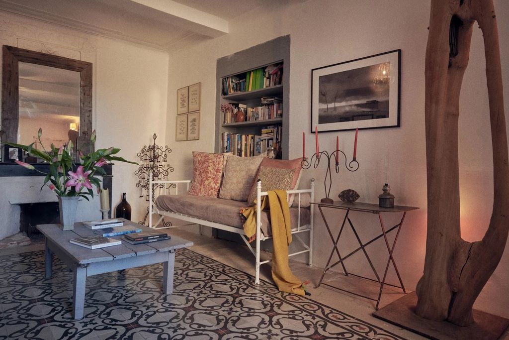 Property photo 2 of 42