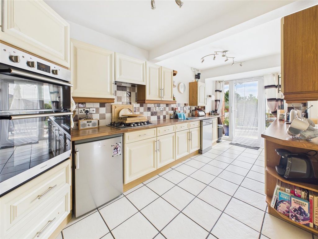 Property photo 2 of 27