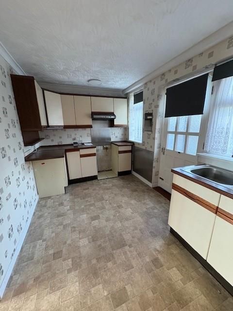 Property photo 2 of 7 Kitchen.Jpg