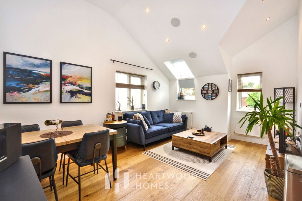 Property photo 2 of 8