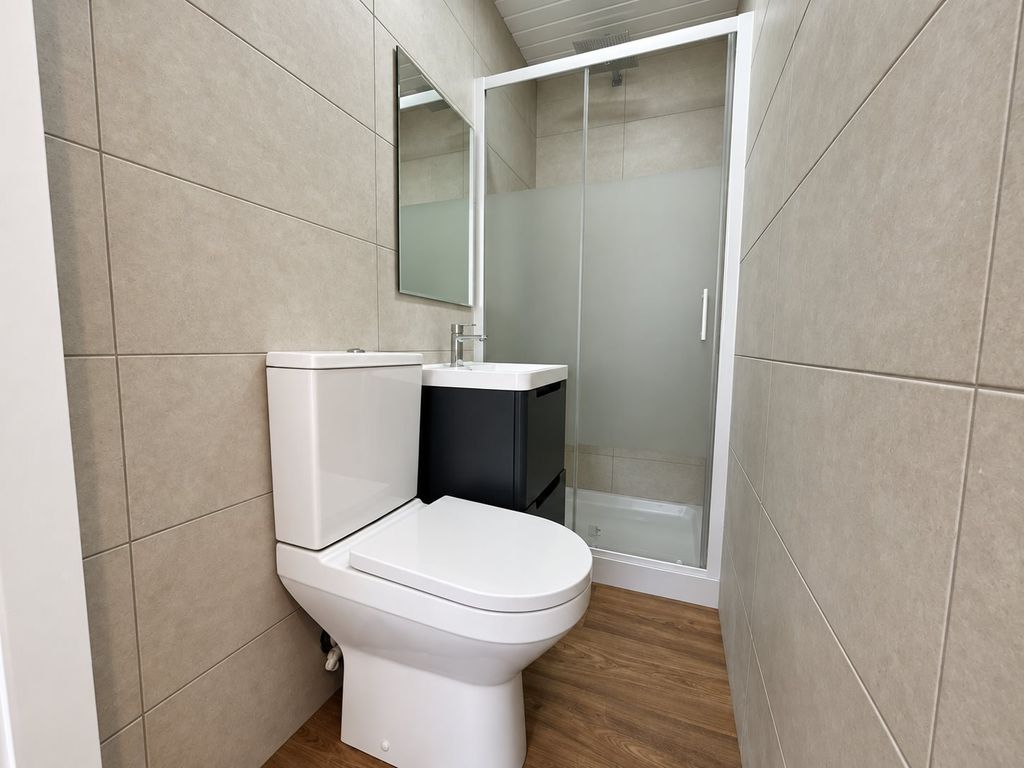 Property photo 3 of 6 En-Suite Bedroom 5