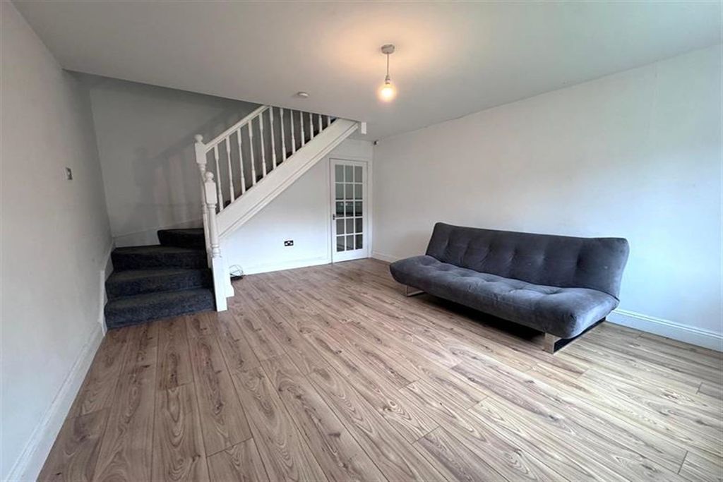 Property photo 2 of 8 (Main)