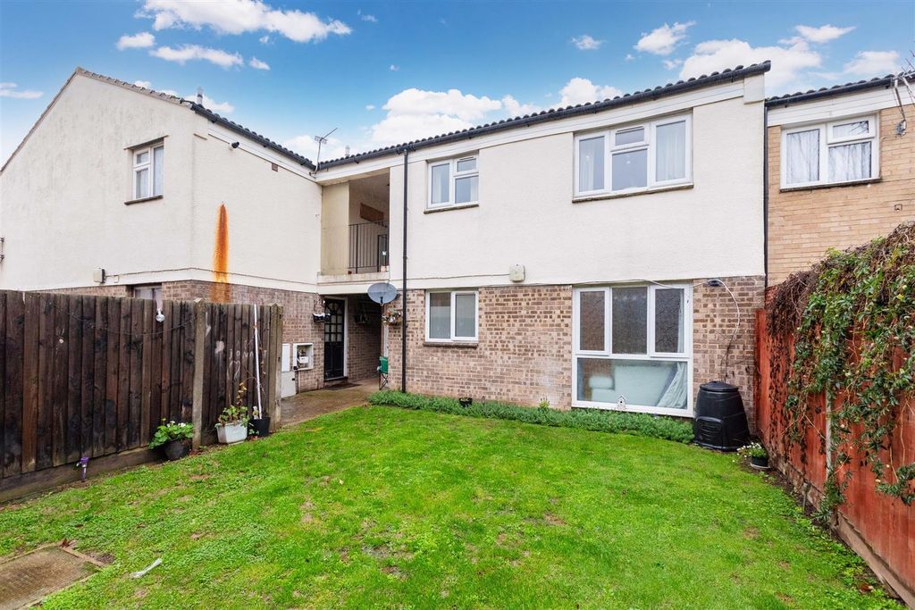 Property photo 3 of 12 62 Northmead Road-3.Jpg