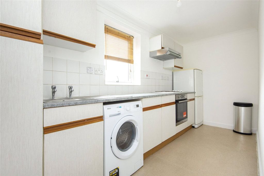 Property photo 2 of 9 Kitchen