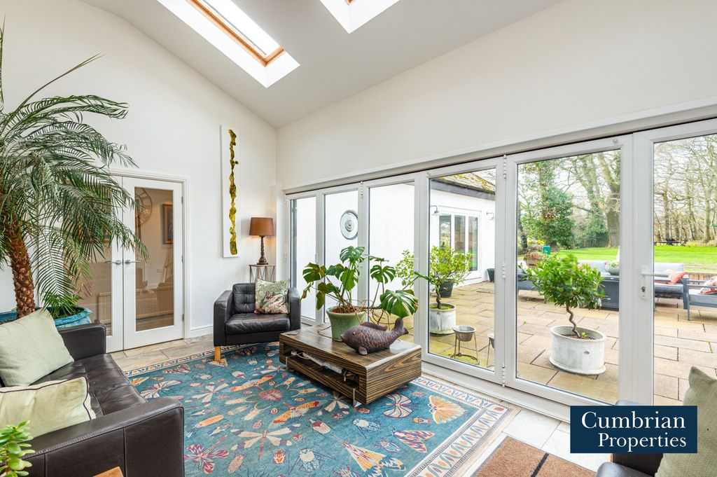 Property photo 2 of 33 Sunroom