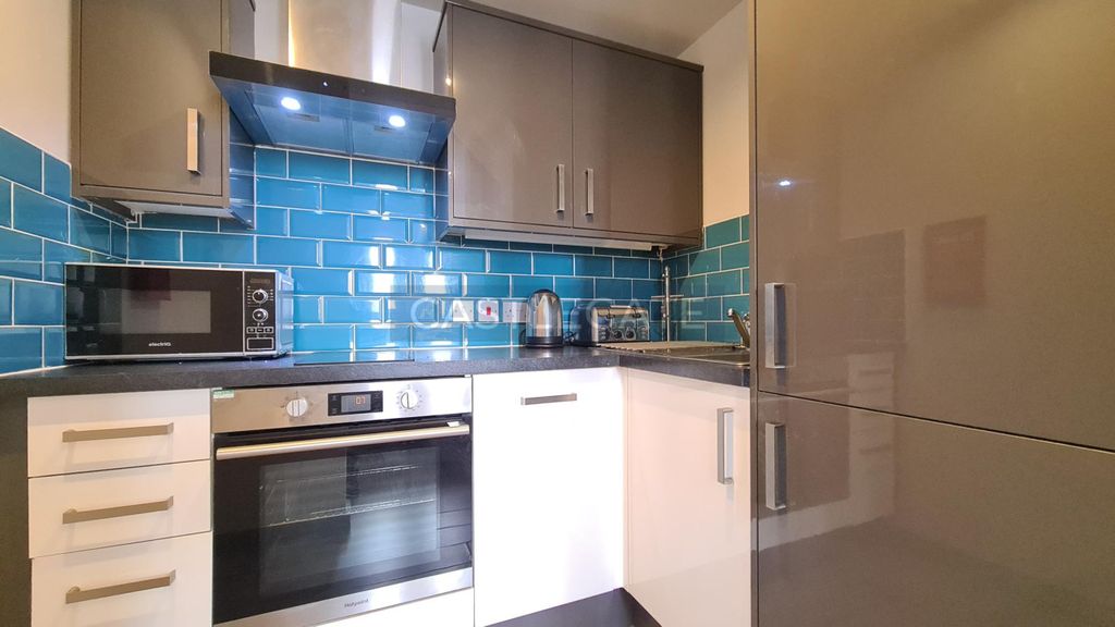 Property photo 3 of 12 Room 72, The Works At Standard House (13)