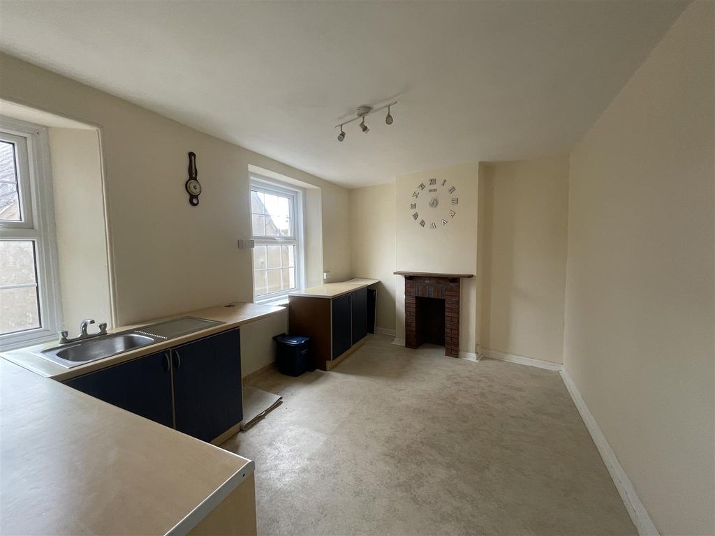 Property photo 3 of 15 Kitchen Dining Room