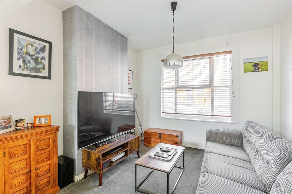 Property photo 3 of 12