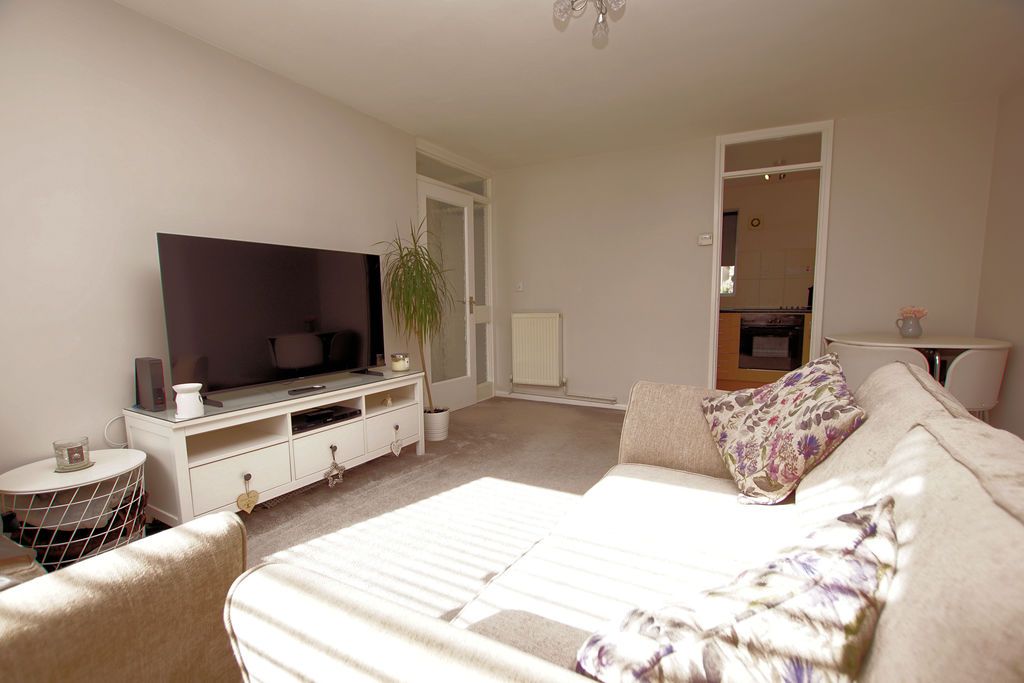 Property photo 3 of 13 Lounge