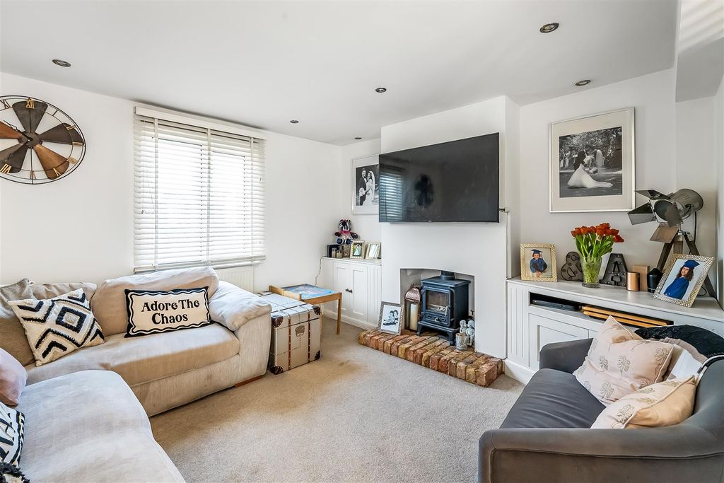 Property photo 3 of 11 116-Kingston-Road-9.Jpg