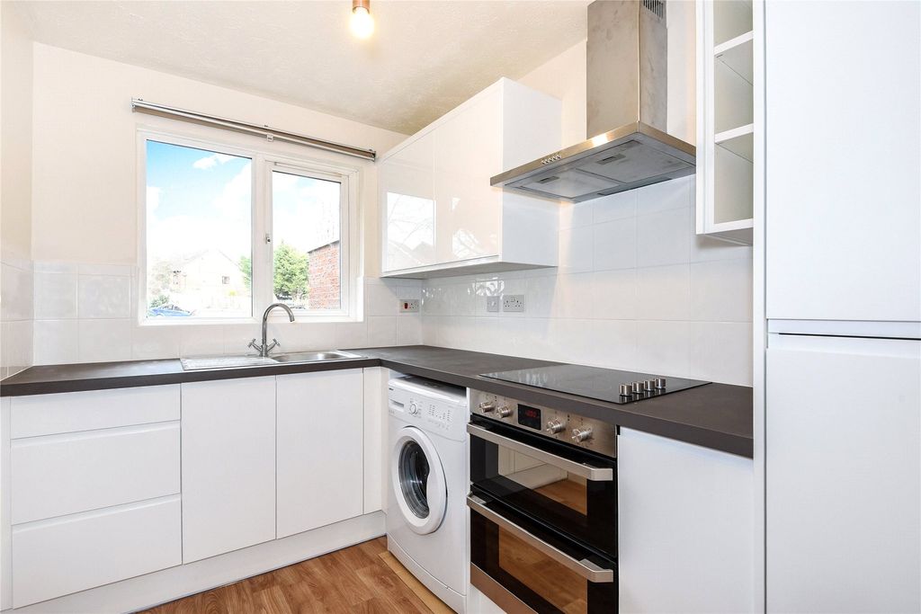 Property photo 2 of 5 Kitchen