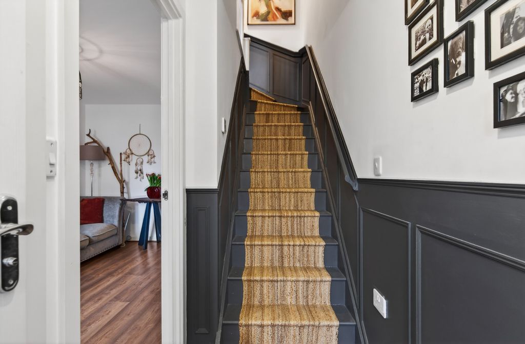 Property photo 2 of 28