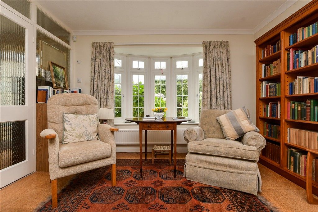 Property photo 3 of 14 Lounge