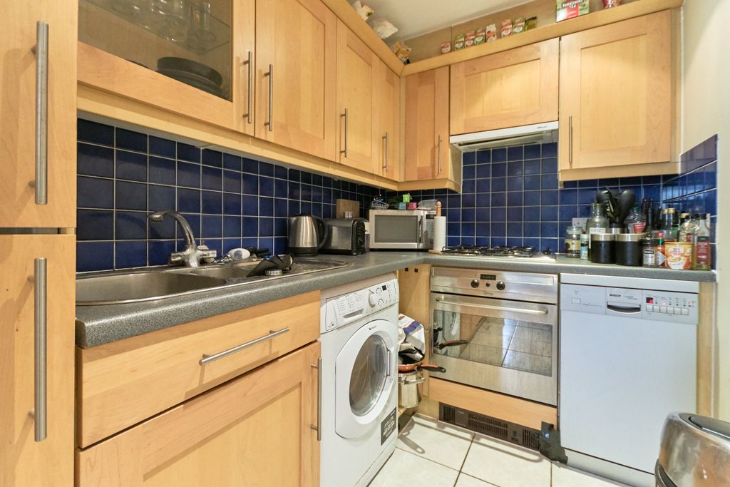 Property photo 3 of 8 Kitchen