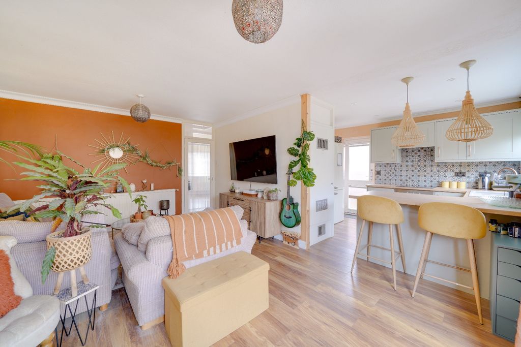 Property photo 2 of 14 4034824