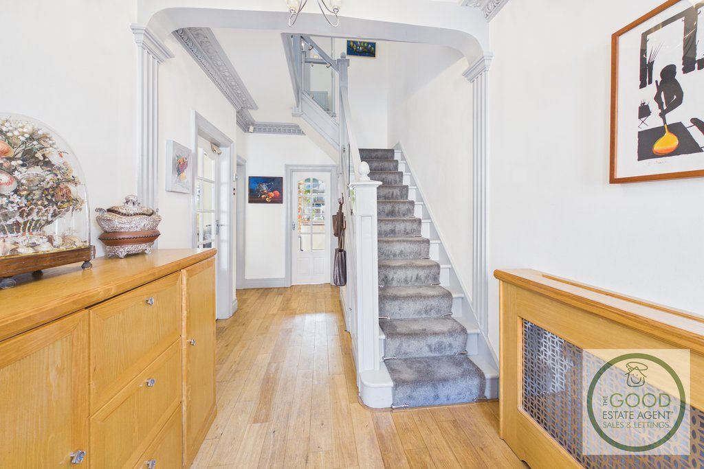 Property photo 2 of 34