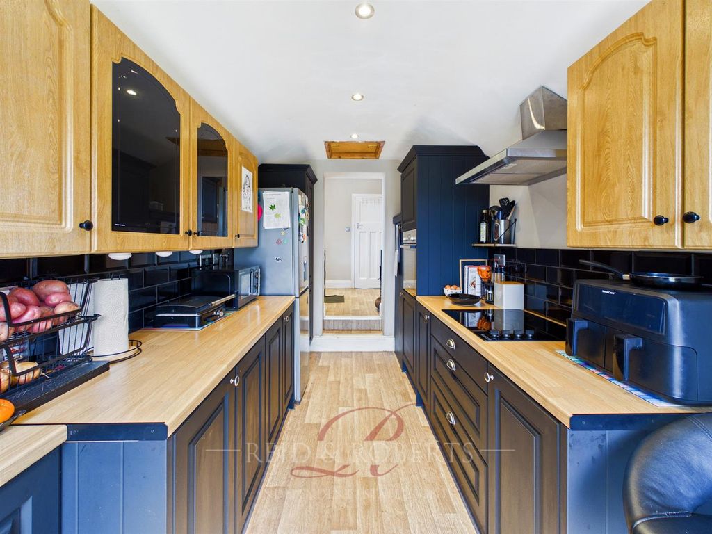 Property photo 3 of 25 Cam04884G0-Pr0123-Still026.Jpg