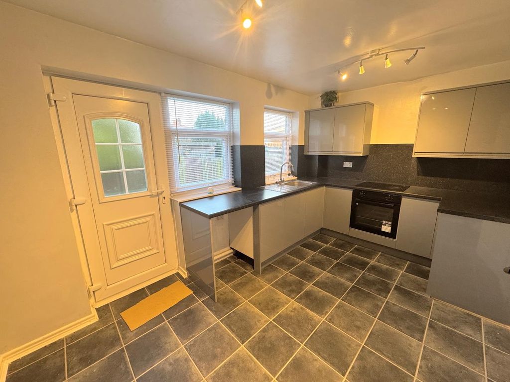 Property photo 3 of 9 Dining Kitchen