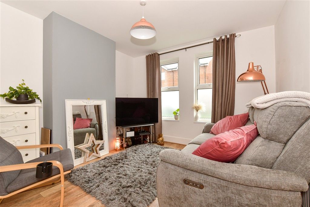 Property photo 3 of 9 Lounge