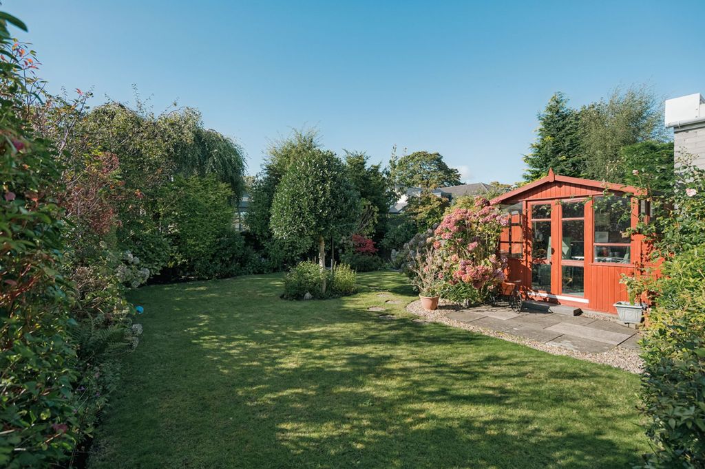 Property photo 2 of 38