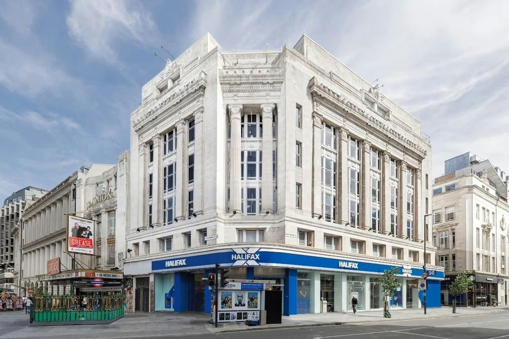 Property photo 2 of 7 279 Tottenham Court Road Photo 1.Jpeg