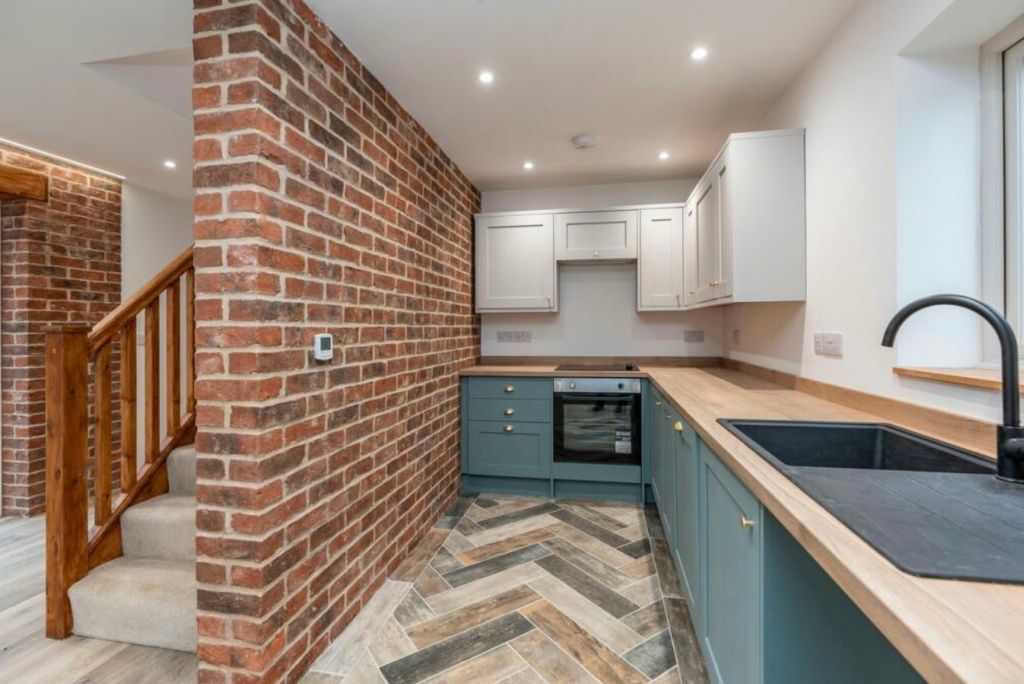 Property photo 3 of 16 Kitchen