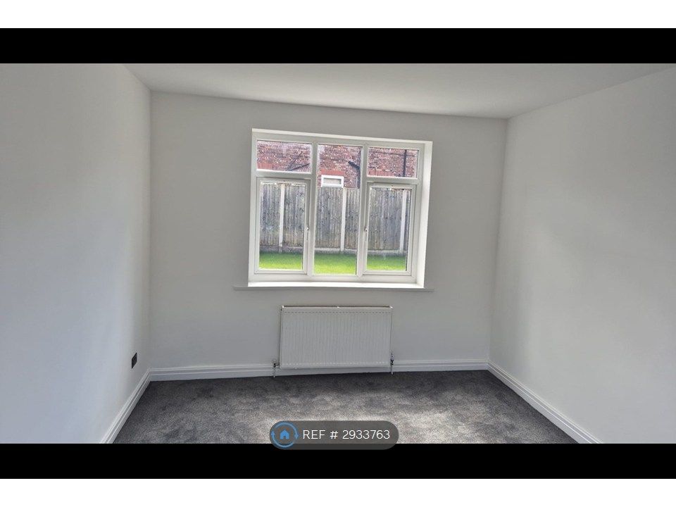 Property photo 3 of 19 Living Room